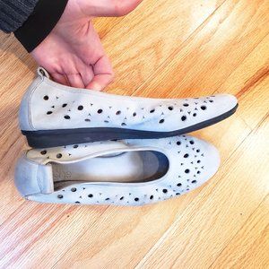 ARCHE Women’s Perforated Nubuck Ballet Flats Light Grey FR 39 US 8/9